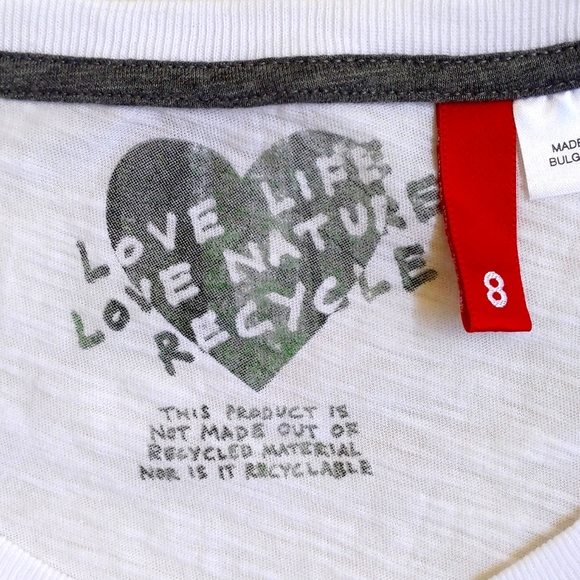 NWOT. H&M 100% Organic Cotton Short Sleeve Loose Fit Tee w/front color patterns. - Picture 4 of 4